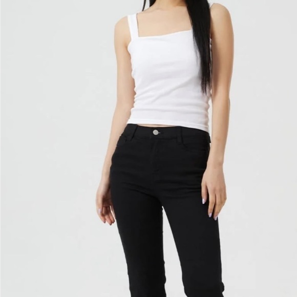 White square  neck tank top - Picture 3 of 10